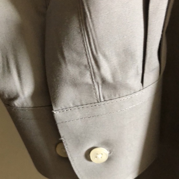 (2) Men's Van Heusen Wrinkle Free Long-Sleeve Shirts - Picture 4 of 10